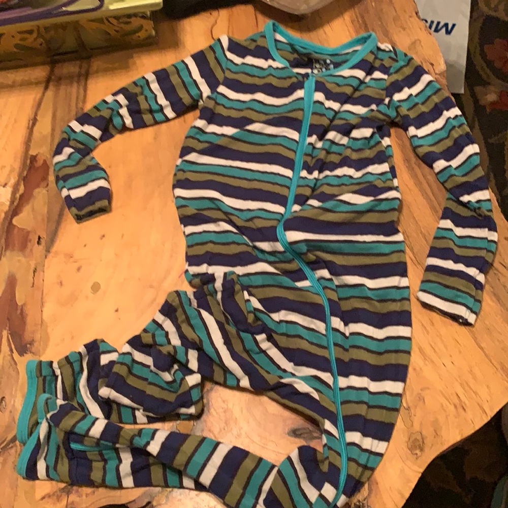 KicKee Pants 4T onesie